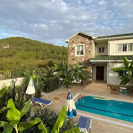 6 Persoons Met Privezwembad En Boomgaard Villa Kuşadası
