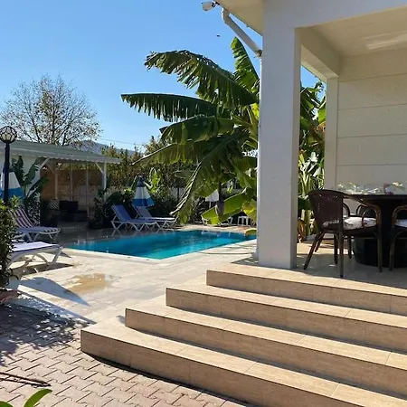 Villa 6 Persoons Met Privézwembad En Boomgaard