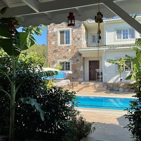 Villa 6 Persoons Met Privezwembad En Boomgaard Kusadasi